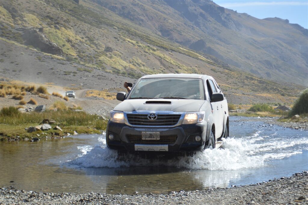 Camionetas 4x4 en dunas del Nihuil