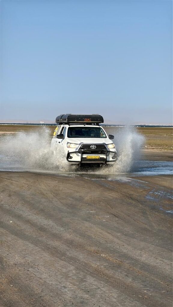 Camioneta 4x4 en dunas de Namibia