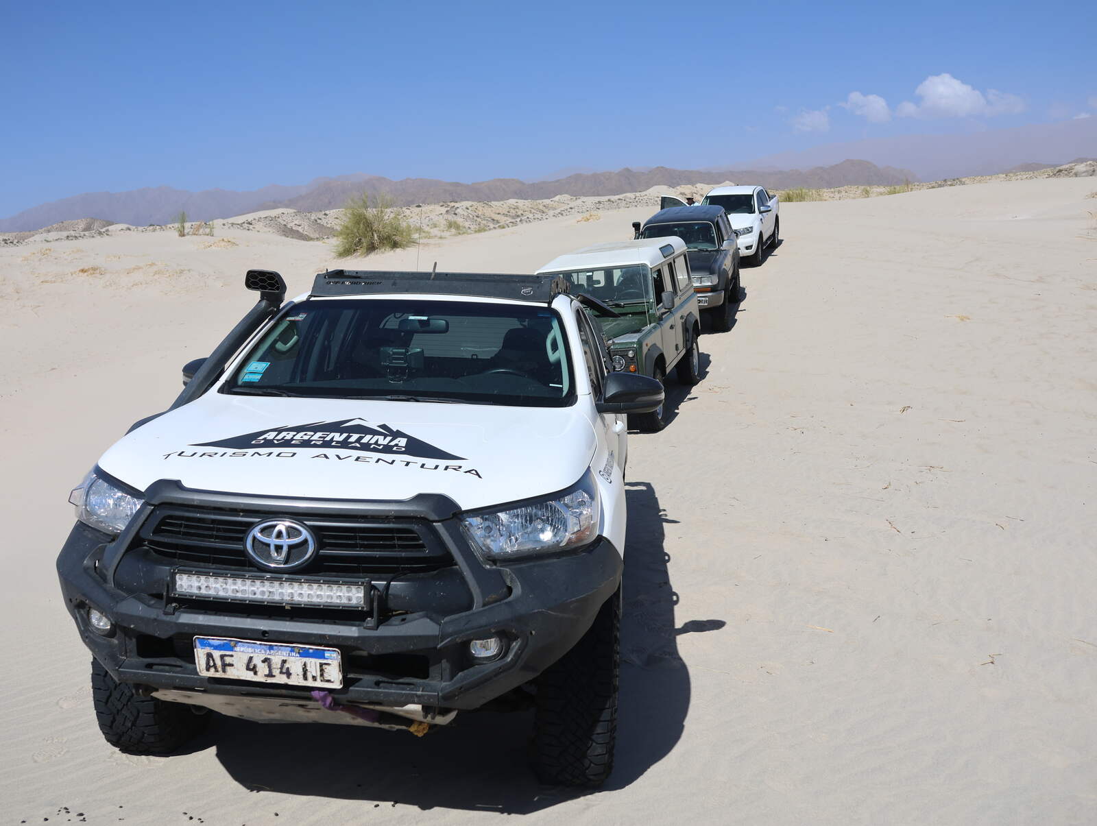 Caravana 4x4 en dunas de Catamarca