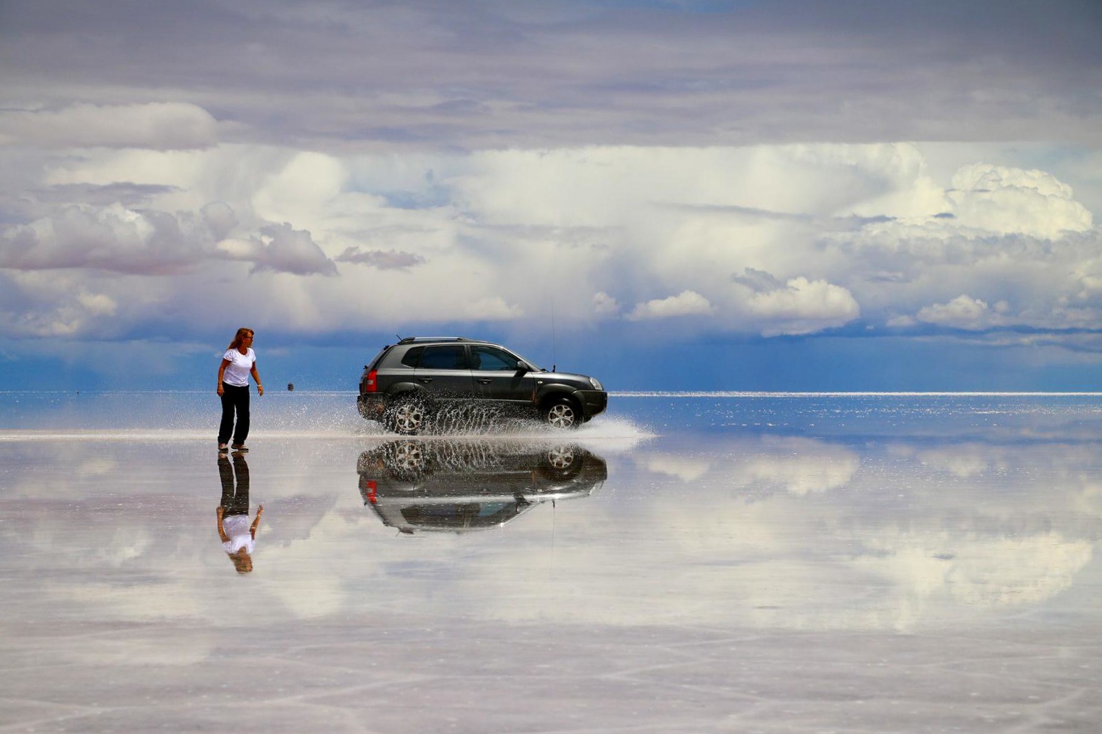 Caravana 4x4 sobre el Salar de Uyuni