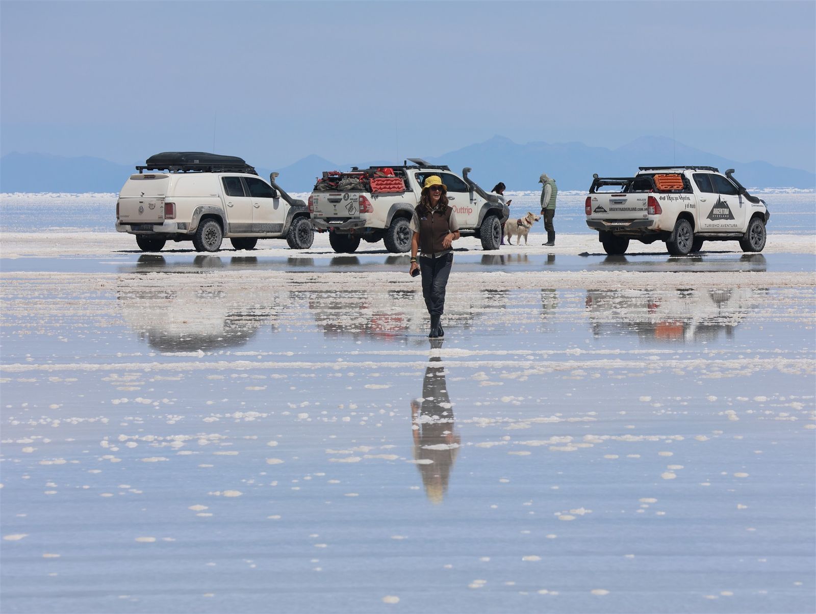 Vehículos 4x4 sobre el Salar de Uyuni